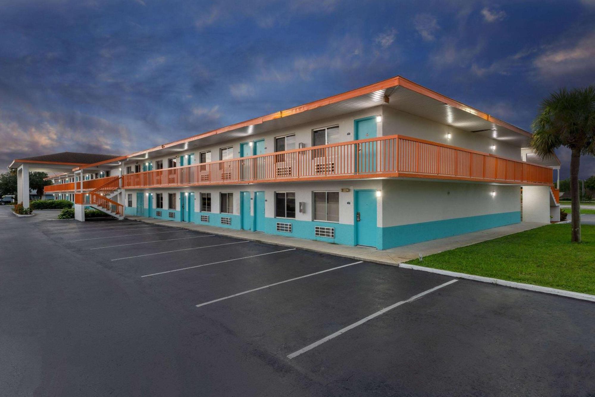 Howard Johnson By Wyndham Vero Beach/I-95 Dış mekan fotoğraf